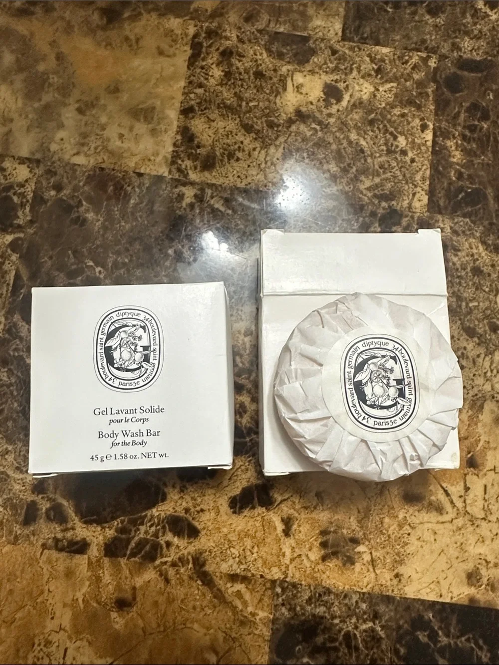 diptyque White Round Body Wash Bar with Branded Seal (2 of 45 grams)